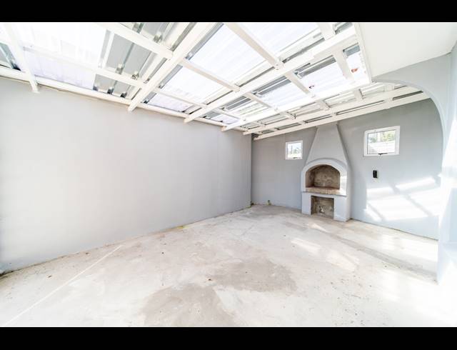 5 BEDROOM HOUSE FOR SALE IN BEACON BAY